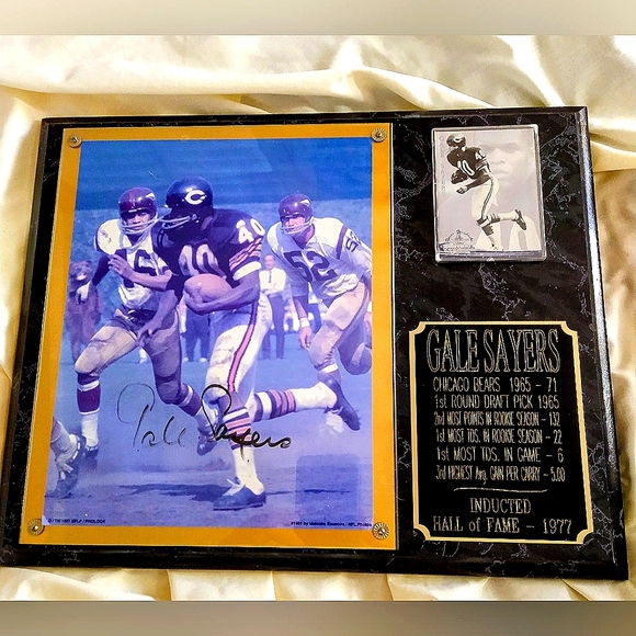 Gale Sayers signed photo and plaque
